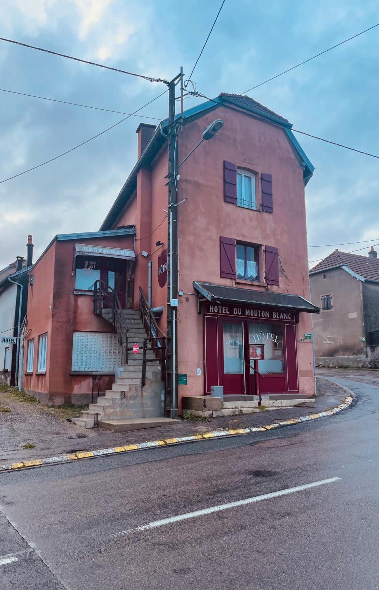 L'Hotel Du Mouton Blanc Fresne-Saint-Mames Esterno foto
