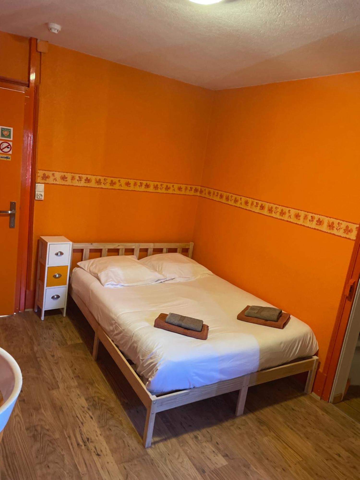L'Hotel Du Mouton Blanc Fresne-Saint-Mames Esterno foto